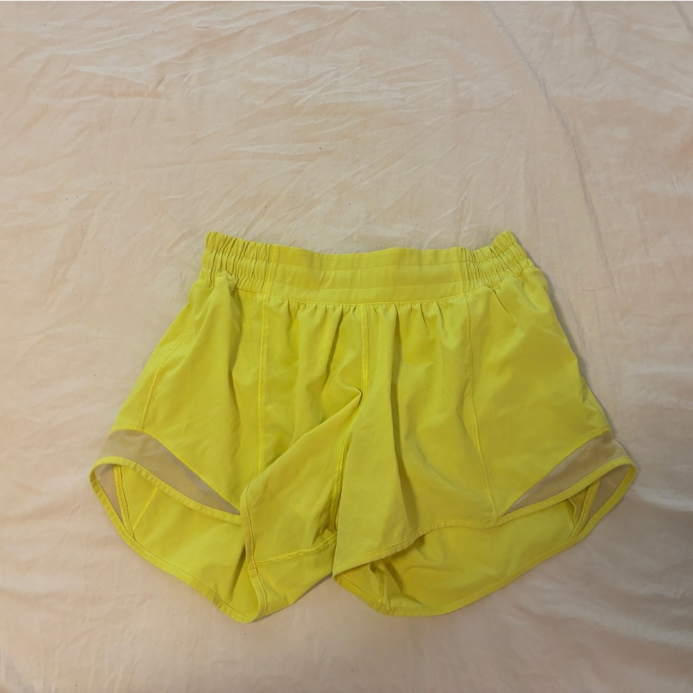 Lululemon hotty hot size 6 tall shorts